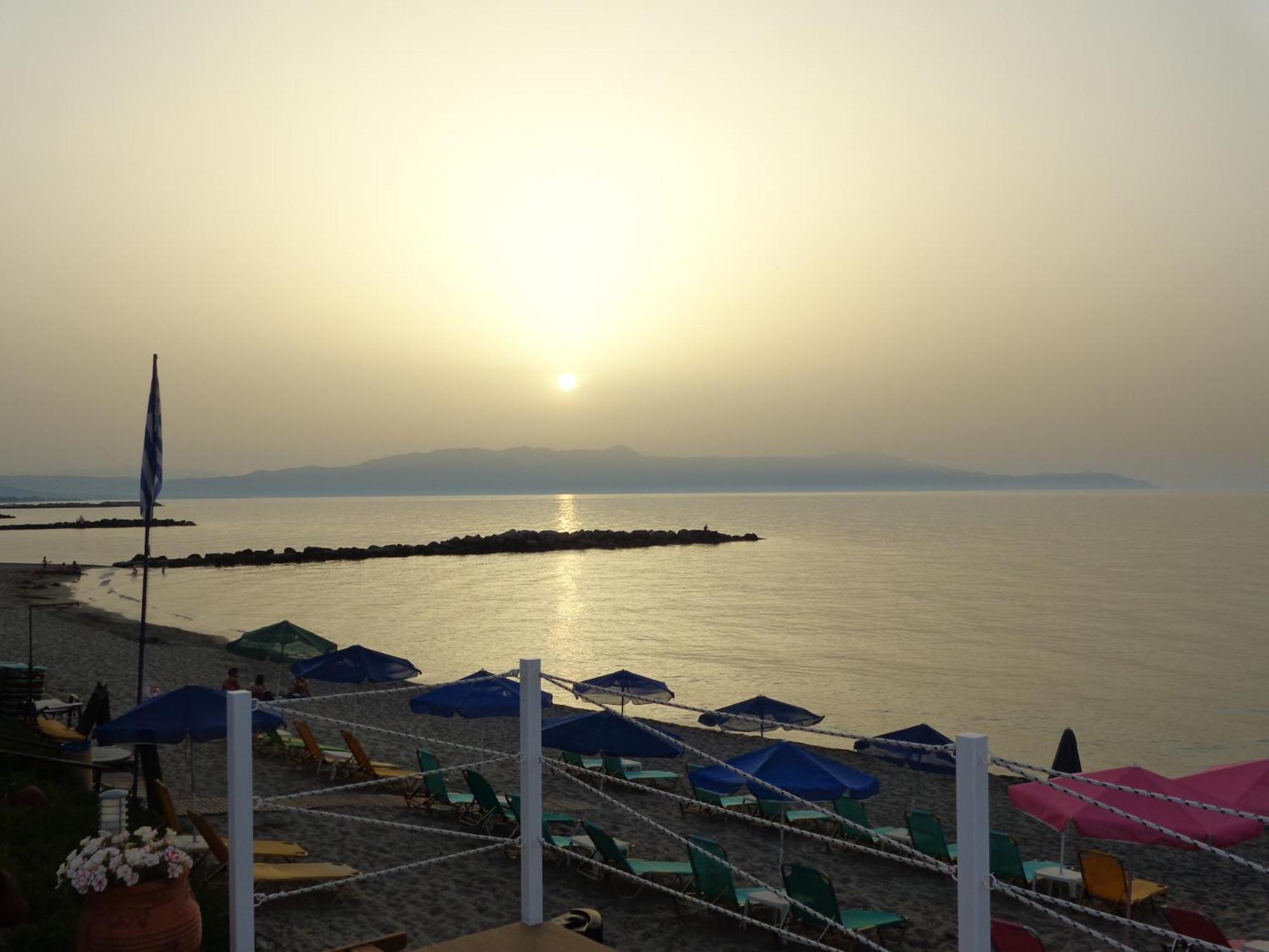 Litinakis Studios Sea View & Litinakis Studios Garden View 700 Meters Away Agia Marina  Екстер'єр фото