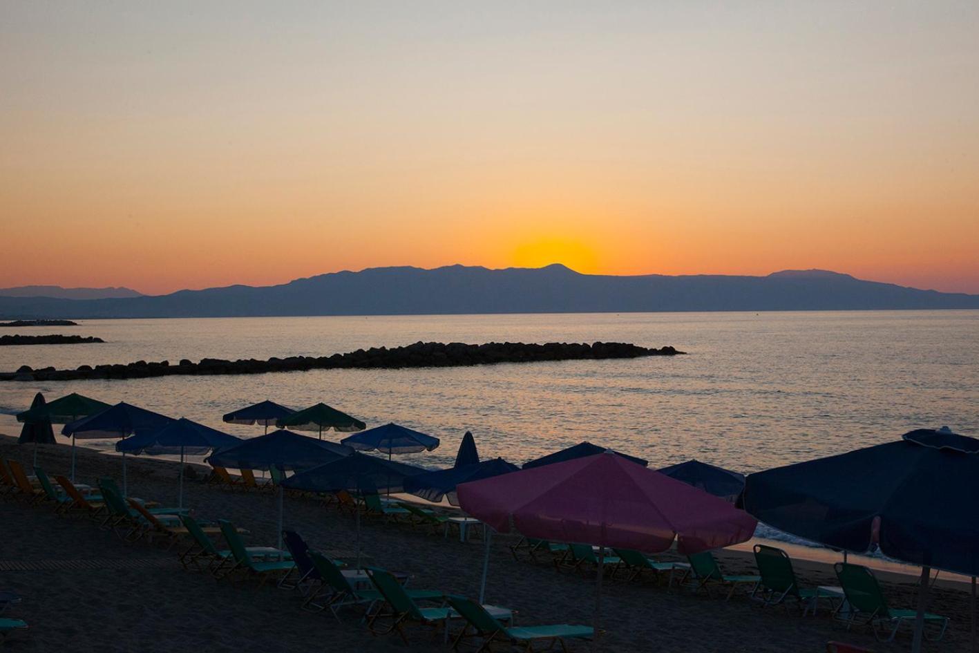 Litinakis Studios Sea View & Litinakis Studios Garden View 700 Meters Away Agia Marina  Екстер'єр фото