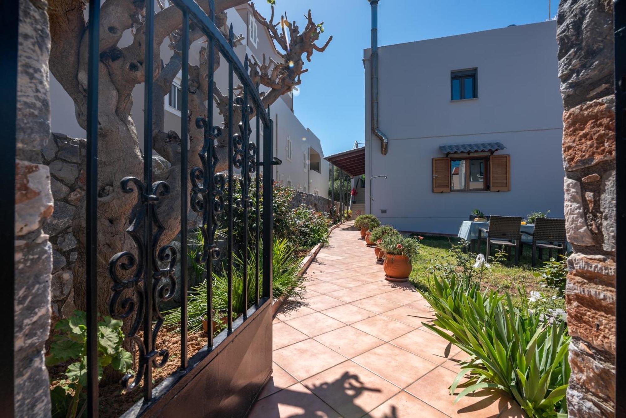 Litinakis Studios Sea View & Litinakis Studios Garden View 700 Meters Away Agia Marina  Екстер'єр фото